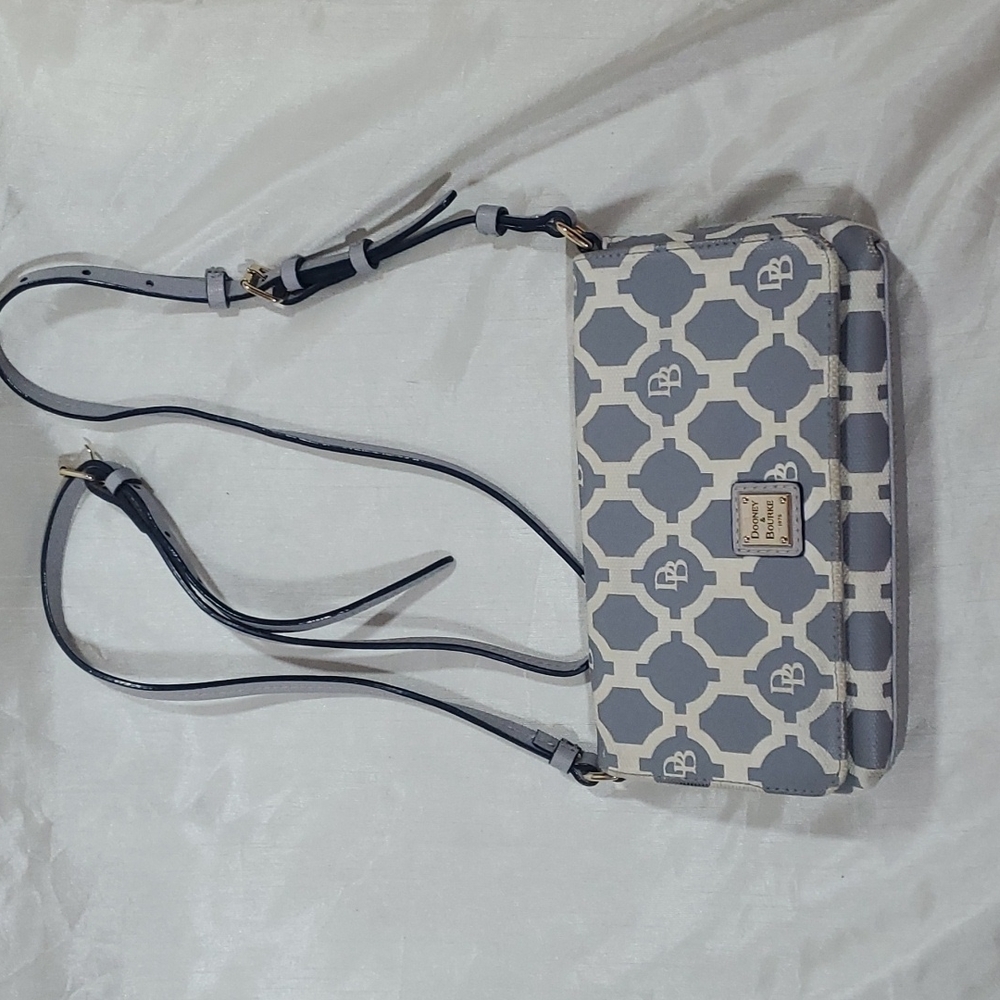 🌟Dooney & Bourke Small Leather Crossbody - Picture 2 of 14